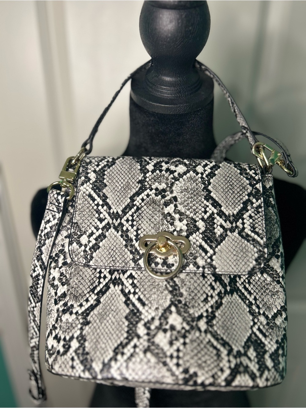 Gianni Bini Faux Leather Snake Skin Print Shoulder Bag Clutch Gold Hardware